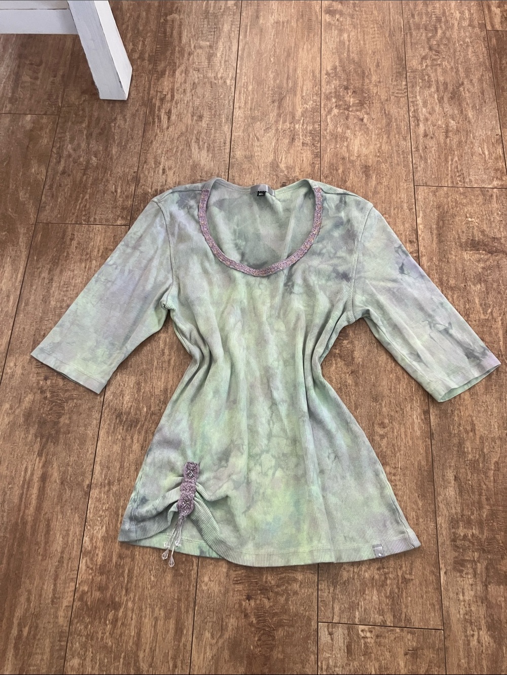 Women's Light Green Tie-Dye Scoop Neck Blouse with Lavender Trim